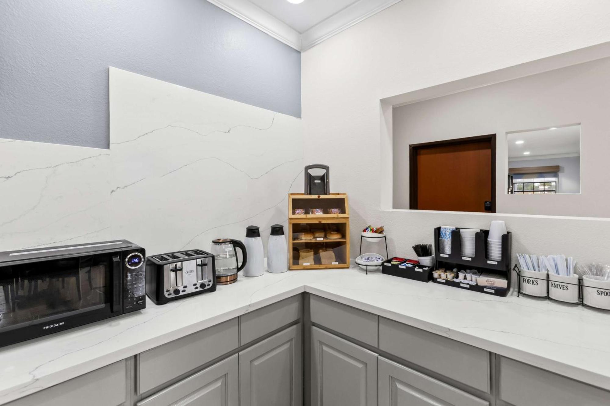 Sonesta Essential Beaumont Hotel Ngoại thất bức ảnh